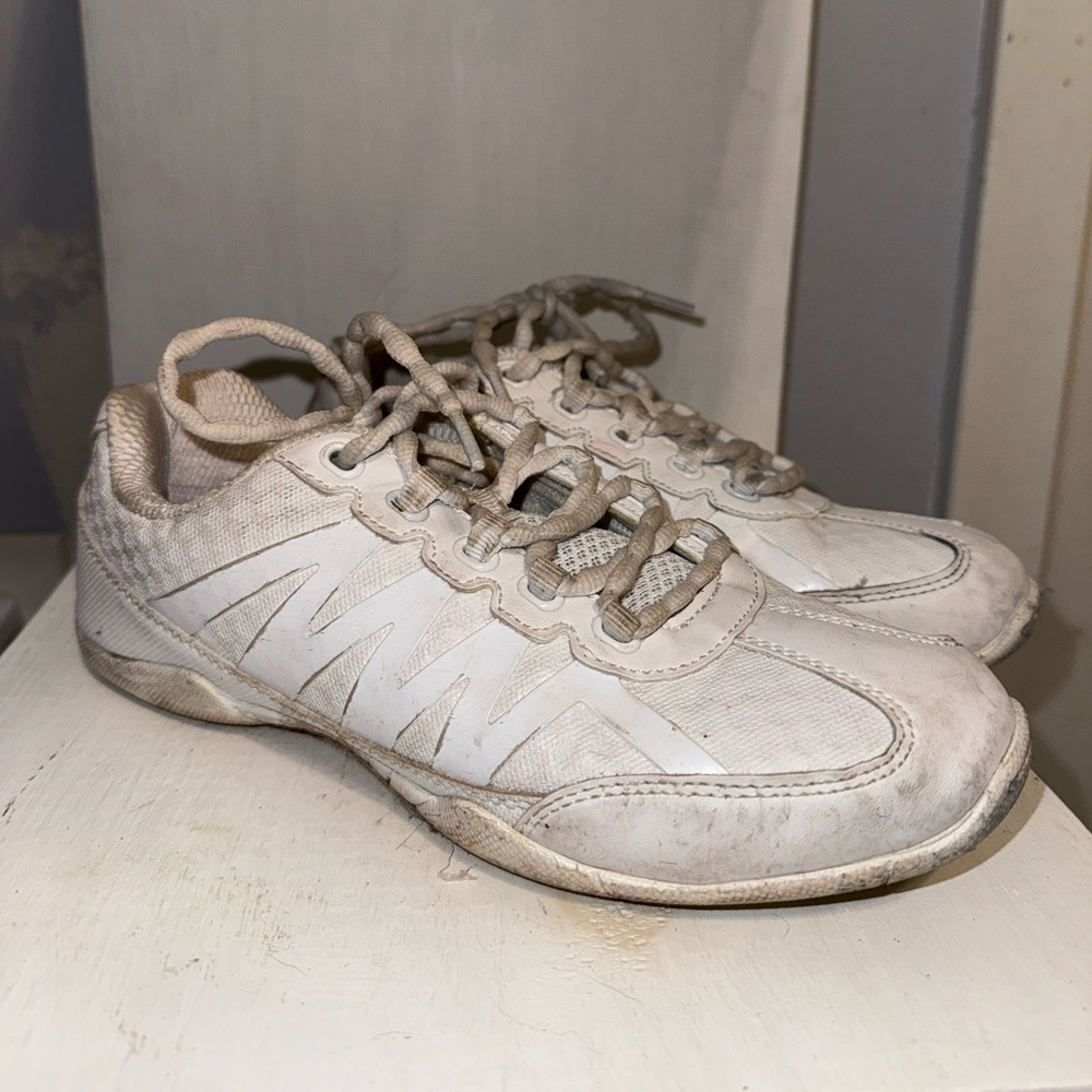 Cheer Shoes - Picture 2 of 5